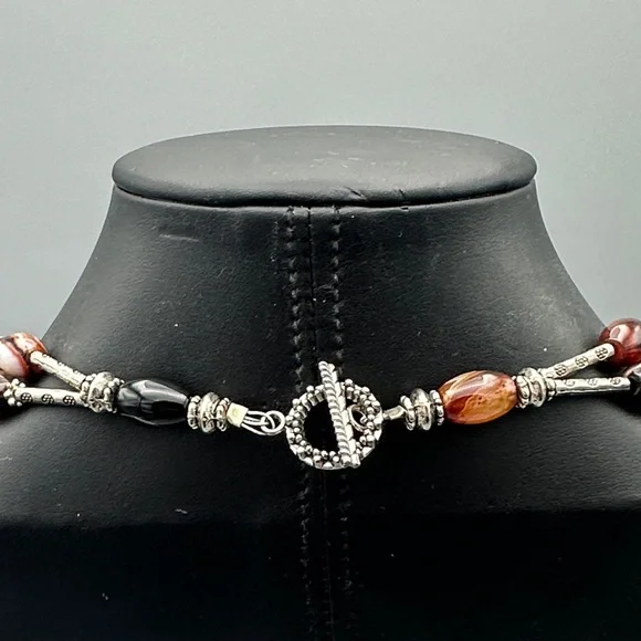 two-strand necklace featuring oval, faceted agate beads - Picture 3 of 5